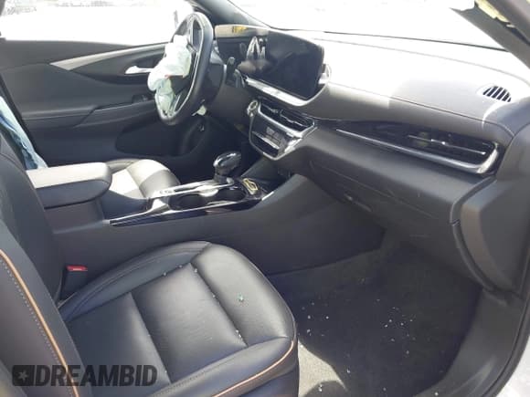 ✅ 2024 Buick Envista Avenir • VIN: KL47LCE29RB066799 • Lot: 42591631. Wystawiony na IAAI z przebiegiem 19 859 mil. Bezpłatny archiwum sprzedaży aukcyjnych z USA i szczegółowy raport historii pojazdu na DreamBid. Zdjęcie 5.