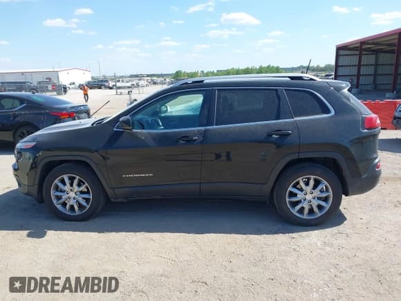 ✅ 2017 Jeep Cherokee Limited • VIN: 1C4PJMDS2HD239018 • Lot: 42254356. Wystawiony na IAAI z przebiegiem 129 673 mil. Bezpłatny archiwum sprzedaży aukcyjnych z USA i szczegółowy raport historii pojazdu na DreamBid. Zdjęcie 15.