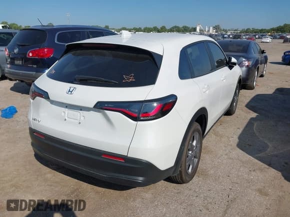 ✅ 2026 Honda HR-V LX • VIN: 3CZRZ2H39TM706922 • Lot: 43294406. Listed on IAAI with 420 mi. Free auction sales archive from the USA and detailed vehicle history report at DreamBid. Image 4.
