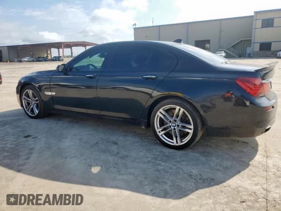 ✅ 2014 BMW 7 Series 750i • VIN: WBAYA8C57ED824970 • Lot: 61005925. Wystawiony na Copart z przebiegiem 144 457 mil. Bezpłatny archiwum sprzedaży aukcyjnych z USA i szczegółowy raport historii pojazdu na DreamBid. Zdjęcie 2.
