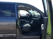 ✅ 2023 Toyota Tundra SR5 • VIN: 5TFLA5DB0PX120711 • Lot: 43210373. Wystawiony na IAAI z przebiegiem 33 598 mil. Bezpłatny archiwum sprzedaży aukcyjnych z USA i szczegółowy raport historii pojazdu na DreamBid. Zdjęcie 5.