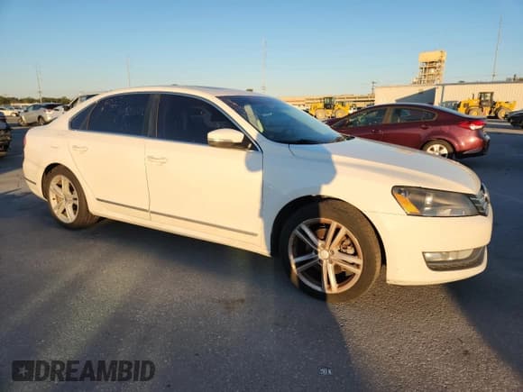 ✅ 2015 Volkswagen Passat SE • VIN: 1VWBV7A3XFC104317 • Лот: 87199975. Опубликован ранее на Copart с пробегом 138 952 миль. Бесплатный доступ к архиву аукционных продаж из США и подробный отчёт об истории автомобиля на DreamBid. Изображение 4.