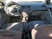 ✅ 2006 Ford Focus S • VIN: 1FAFP34N66W120345 • Lot: 87309565. Wystawiony na Copart z przebiegiem 152 618 mil. Bezpłatny archiwum sprzedaży aukcyjnych z USA i szczegółowy raport historii pojazdu na DreamBid. Zdjęcie 8.