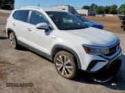 ✅ 2022 Volkswagen Taos SE • VIN: 3VVWX7B26NM089916 • Lot: 85600405. Wystawiony na Copart z przebiegiem 64 225 mil. Bezpłatny archiwum sprzedaży aukcyjnych z USA i szczegółowy raport historii pojazdu na DreamBid. Zdjęcie 4.