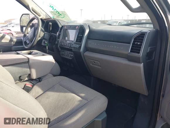 ✅ 2022 Ford F-250 XL • VIN: 1FT7W2BT5NEG35757 • Lot: 42931181. Wystawiony na IAAI z przebiegiem 47 582 mil. Bezpłatny archiwum sprzedaży aukcyjnych z USA i szczegółowy raport historii pojazdu na DreamBid. Zdjęcie 5.