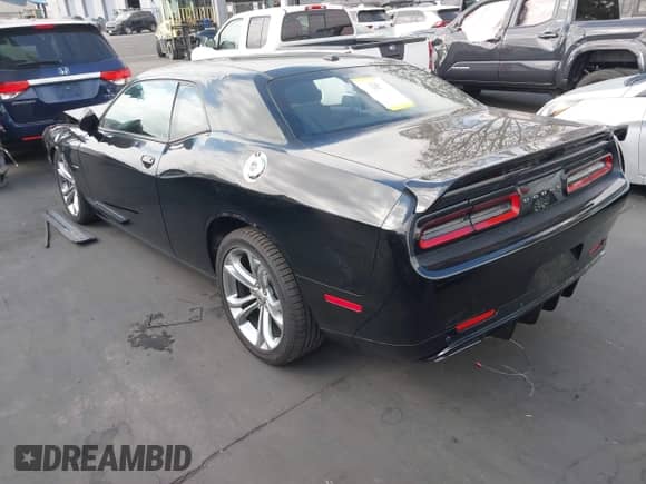 2021 Dodge Challenger R/T z VIN 2C3CDZBT8MH571335, wystawiony jako IAAI lot #43166232 z przebiegiem Nie podano mil oraz . Historia ofert i sprzedaży dostępna na DreamBid. Obrazek 3.