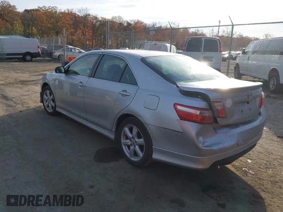 ✅ 2007 Toyota Camry LE • VIN: 4T1BE46K77U527946 • Lot: 43636757. Wystawiony na IAAI z przebiegiem 133 445 mil. Bezpłatny archiwum sprzedaży aukcyjnych z USA i szczegółowy raport historii pojazdu na DreamBid. Zdjęcie 3.