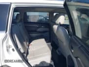 ✅ 2018 Toyota Highlander Limited • VIN: 5TDYZRFH0JS281323 • Lot: 43661547. Wystawiony na IAAI z przebiegiem 175 260 mil. Bezpłatny archiwum sprzedaży aukcyjnych z USA i szczegółowy raport historii pojazdu na DreamBid. Zdjęcie 8.