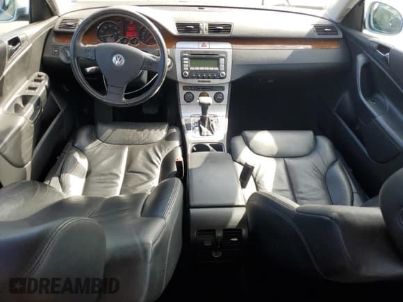 ✅ 2008 Volkswagen Passat Lux • VIN: WVWTK93C68E230657 • Lot: 83763795. Listed on Copart with 79,504 mi. Free auction sales archive from the USA and detailed vehicle history report at DreamBid. Image 8.