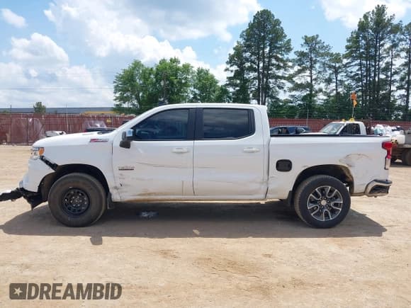 ✅ 2025 Chevrolet Silverado 1500 • VIN: 3GCUKDE82SG115781 • Лот: 42093356. Опубликован ранее на IAAI с пробегом 4 455 миль. Бесплатный доступ к архиву аукционных продаж из США и подробный отчёт об истории автомобиля на DreamBid. Изображение 15.