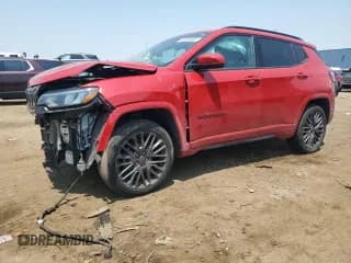 ✅ 2022 Jeep Compass (RED) Edition • VIN: 3C4NJDCB0NT197818 • Lot: 60680995. Wystawiony na Copart z przebiegiem 36 828 mil. Bezpłatny archiwum sprzedaży aukcyjnych z USA i szczegółowy raport historii pojazdu na DreamBid. Zdjęcie 1.