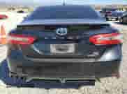 2020 Toyota Camry Hybrid SE z VIN 4T1J31AK4LU016891, wystawiony jako Copart lot #84918825 z przebiegiem 105 428 mil mil oraz Szkoda całkowita • Salvage title. Historia ofert i sprzedaży dostępna na DreamBid. Obrazek 6.