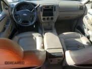 ✅ 2003 Ford Explorer XLT • VIN: 1FMZU63K23ZB56242 • Lot: 80618375. Wystawiony na Copart z przebiegiem 186 146 mil. Bezpłatny archiwum sprzedaży aukcyjnych z USA i szczegółowy raport historii pojazdu na DreamBid. Zdjęcie 8.