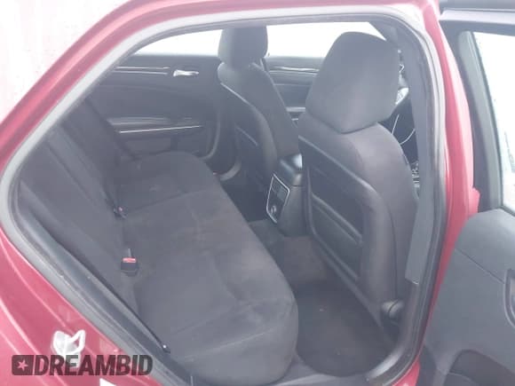 ✅ 2011 Chrysler 300 • VIN: 2C3CA4CG3BH550418 • Lot: 43766651. Listed on IAAI with 139,182 mi. Free auction sales archive from the USA and detailed vehicle history report at DreamBid. Image 8.