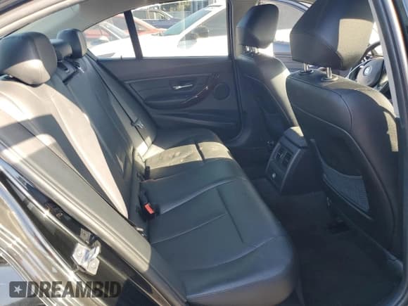 ✅ 2013 BMW 3 Series 328i • VIN: WBA3A5C52DJ461437 • Lot: 70893365. Wystawiony na Copart z przebiegiem 190 374 mil. Bezpłatny archiwum sprzedaży aukcyjnych z USA i szczegółowy raport historii pojazdu na DreamBid. Zdjęcie 10.