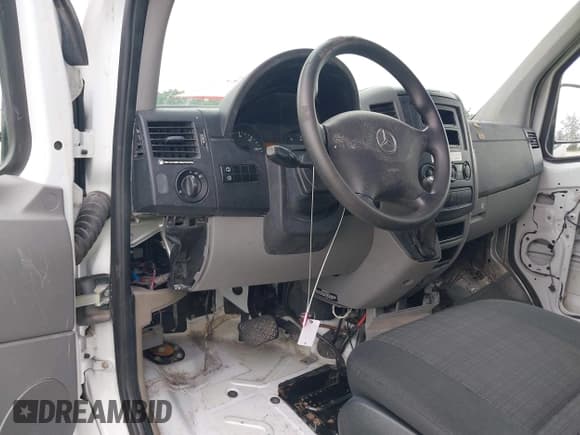 ✅ 2016 Mercedes-Benz Sprinter Cargo EXT • VIN: WD3PE8DD3GP246161 • Лот: 43736251. Опубликован ранее на IAAI с пробегом 108 973 миль. Бесплатный доступ к архиву аукционных продаж из США и подробный отчёт об истории автомобиля на DreamBid. Изображение 5.