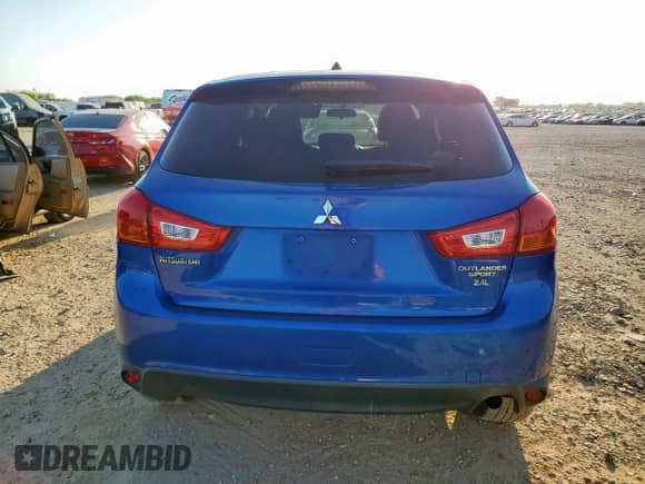 2015 Mitsubishi Outlander ES с VIN 4A4AP3AWXFE028915, выставлен на аукционе Copart как лот 84613635 с пробегом 104 068 миль миль и Списание • Salvage title. История ставок и продаж доступна на DreamBid. Изображение 6.