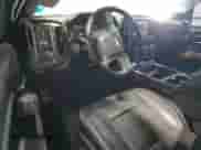 2017 Chevrolet Silverado 2500HD High Country z VIN 1GC1KXEG7HF246632, wystawiony jako Copart lot #69586095 z przebiegiem 117 071 mil mil oraz Szkoda całkowita • Salvage title. Historia ofert i sprzedaży dostępna na DreamBid. Obrazek 8.