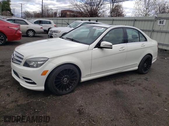 ✅ 2011 Mercedes-Benz C 300 Sport • VIN: WDDGF8BB2BR152702 • Lot: 92694585. Listed on Copart with 100,064 mi. Free auction sales archive from the USA and detailed vehicle history report at DreamBid. Image 1.