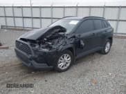 ✅ 2025 Toyota Corolla Cross LE • VIN: 7MUBAAAGXSV122331 • Lot: 43138988. Listed on IAAI with 4,124 mi. Free auction sales archive from the USA and detailed vehicle history report at DreamBid. Image 2.