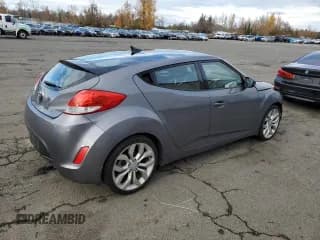 ✅ 2013 Hyundai Veloster w/Black Int • VIN: KMHTC6AD6DU155400 • Lot: 82214894. Wystawiony na Copart z przebiegiem 40 927 mil. Bezpłatny archiwum sprzedaży aukcyjnych z USA i szczegółowy raport historii pojazdu na DreamBid. Zdjęcie 3.