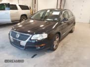 ✅ 2009 Volkswagen Passat Komfort • VIN: WVWJK73C19P040900 • Лот: 43872175. Опубликован ранее на IAAI с пробегом 59 105 миль. Бесплатный доступ к архиву аукционных продаж из США и подробный отчёт об истории автомобиля на DreamBid. Изображение 2.
