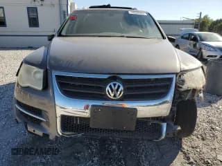 ✅ 2009 Volkswagen Touareg VR6 • VIN: WVGBE77L59D016649 • Lot: 74556364. Wystawiony na Copart z przebiegiem Nie podano. Bezpłatny archiwum sprzedaży aukcyjnych z USA i szczegółowy raport historii pojazdu na DreamBid. Zdjęcie 5.