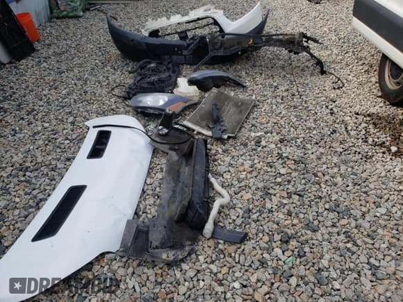 ✅ 2017 Ford Transit • VIN: 1FTYR1YM2HKB27046 • Лот: 67540855. Опубликован ранее на Copart с пробегом 266 045 миль. Бесплатный доступ к архиву аукционных продаж из США и подробный отчёт об истории автомобиля на DreamBid. Изображение 13.