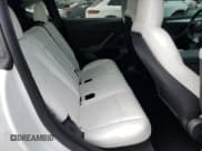 ✅ 2022 Tesla Model Y Long Range • VIN: 7SAYGDEE1NF540740 • Lot: 70879985. Wystawiony na Copart z przebiegiem 29 702 mil. Bezpłatny archiwum sprzedaży aukcyjnych z USA i szczegółowy raport historii pojazdu na DreamBid. Zdjęcie 11.