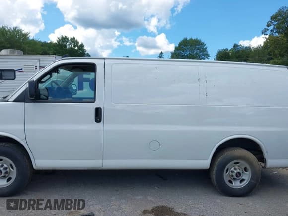 ✅ 2024 GMC Savana Cargo • VIN: 1GTW7AF7XR1197119 • Lot: 42821622. Wystawiony na IAAI z przebiegiem Nie podano. Bezpłatny archiwum sprzedaży aukcyjnych z USA i szczegółowy raport historii pojazdu na DreamBid. Zdjęcie 14.