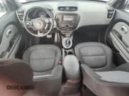 ✅ 2017 Kia Soul + • VIN: KNDJP3A50H7478577 • Lot: 90351915. Wystawiony na Copart z przebiegiem 54 591 mil. Bezpłatny archiwum sprzedaży aukcyjnych z USA i szczegółowy raport historii pojazdu na DreamBid. Zdjęcie 8.