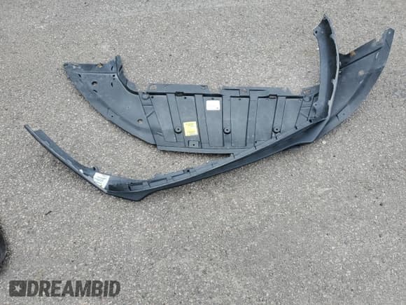 ✅ 2017 Ford Focus SE • VIN: 1FADP3F22HL274260 • Lot: 57409525. Listed on Copart with 122,592 mi. Free auction sales archive from the USA and detailed vehicle history report at DreamBid. Image 12.