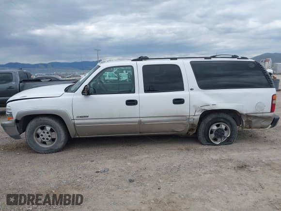 ✅ 2000 Chevrolet Suburban LS • VIN: 3GNFK16T5YG181686 • Лот: 42392480. Опубликован ранее на IAAI с пробегом 300 323 миль. Бесплатный доступ к архиву аукционных продаж из США и подробный отчёт об истории автомобиля на DreamBid. Изображение 14.