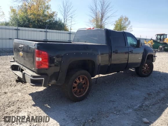 ✅ 2013 Chevrolet Silverado 2500HD LTZ • VIN: 1GC1KYC81DF195074 • Lot: 81772875. Wystawiony na Copart z przebiegiem 257 121 mil. Bezpłatny archiwum sprzedaży aukcyjnych z USA i szczegółowy raport historii pojazdu na DreamBid. Zdjęcie 3.
