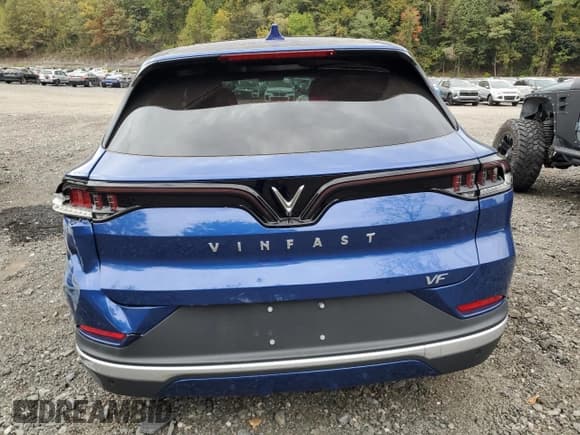 ✅ 2024 VinFast VF 8 Plus • VIN: RLLV1AFAXRH008488 • Lot: 85817355. Wystawiony na Copart z przebiegiem 7 148 mil. Bezpłatny archiwum sprzedaży aukcyjnych z USA i szczegółowy raport historii pojazdu na DreamBid. Zdjęcie 6.