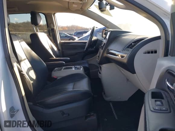 ✅ 2014 Chrysler Town & Country Touring L • VIN: 2C4RC1CG1ER200153 • Лот: 43808550. Опубликован ранее на IAAI с пробегом 194 795 миль. Бесплатный доступ к архиву аукционных продаж из США и подробный отчёт об истории автомобиля на DreamBid. Изображение 5.