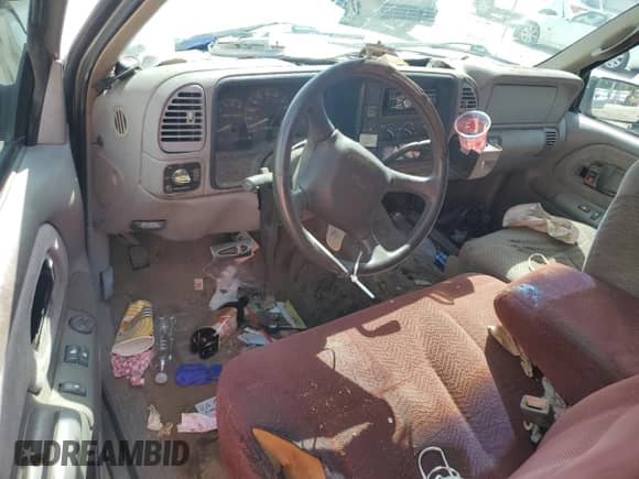 ✅ 1999 GMC Sierra 1500 • VIN: 1GTEC19M3XR513693 • Lot: 84982745. Listed on Copart with 318,280 mi. Free auction sales archive from the USA and detailed vehicle history report at DreamBid. Image 8.