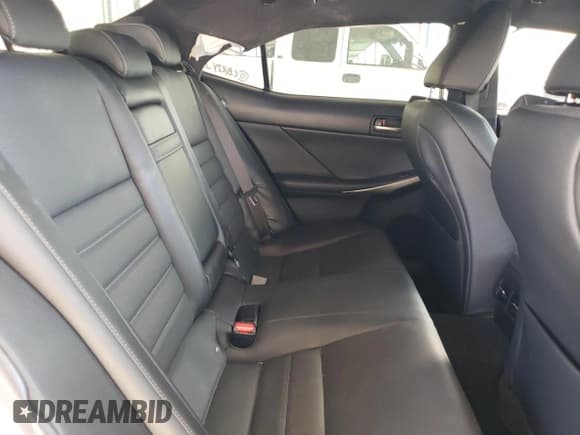 ✅ 2017 Lexus IS 200t • VIN: JTHBA1D25H5039901 • Lot: 85864495. Wystawiony na Copart z przebiegiem 90 000 mil. Bezpłatny archiwum sprzedaży aukcyjnych z USA i szczegółowy raport historii pojazdu na DreamBid. Zdjęcie 10.