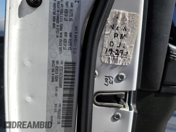 ✅ 2016 Chrysler 300 C • VIN: 2C3CCAEG3GH269085 • Lot: 86881505. Listed on Copart with 100,583 mi. Free auction sales archive from the USA and detailed vehicle history report at DreamBid. Image 13.