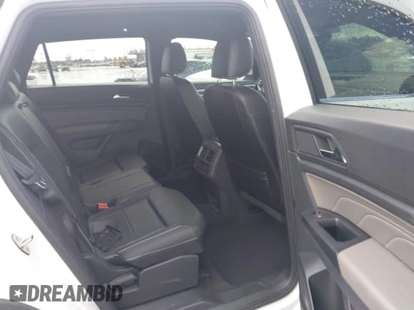 ✅ 2021 Volkswagen Atlas SE • VIN: 1V2RE2CA4MC218583 • Lot: 43499212. Listed on IAAI with 31,758 mi. Free auction sales archive from the USA and detailed vehicle history report at DreamBid. Image 8.