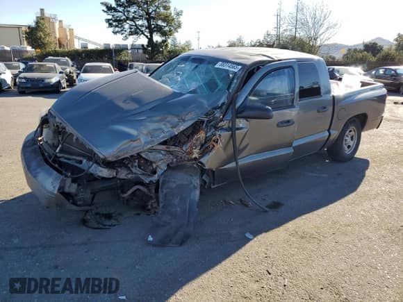 2006 Dodge Dakota ST z VIN 1D7HE28K26S626657, wystawiony jako Copart lot #88314565 z przebiegiem 186 690 mil mil oraz Szkoda całkowita • Salvage title. Historia ofert i sprzedaży dostępna na DreamBid. Obrazek 1.