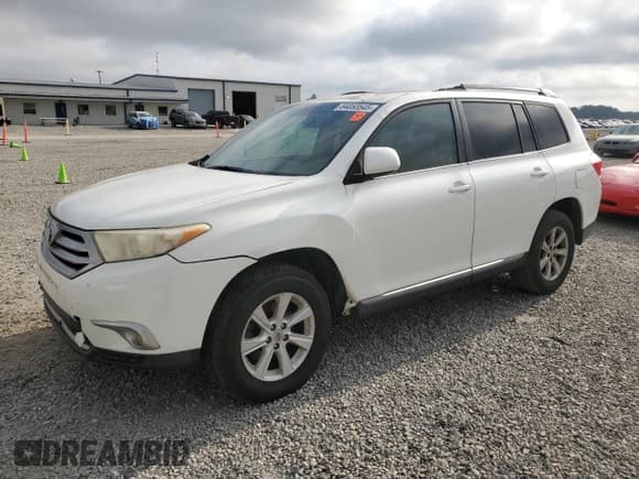 ✅ 2013 Toyota Highlander Plus • VIN: 5TDZK3EHXDS122126 • Лот: 84053545. Опубликован ранее на Copart с пробегом 421 000 миль. Бесплатный доступ к архиву аукционных продаж из США и подробный отчёт об истории автомобиля на DreamBid. Изображение 1.