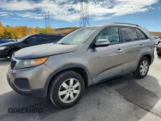 ✅ 2012 Kia Sorento LX • VIN: 5XYKT4A26CG235671 • Lot: 85164035. Wystawiony na Copart z przebiegiem 84 941 mil. Bezpłatny archiwum sprzedaży aukcyjnych z USA i szczegółowy raport historii pojazdu na DreamBid. Zdjęcie 1.