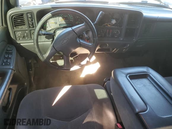 ✅ 2007 Chevrolet Silverado 2500HD LS • VIN: 1GCHK23U67F197349 • Lot: 85165685. Wystawiony na Copart z przebiegiem 227 989 mil. Bezpłatny archiwum sprzedaży aukcyjnych z USA i szczegółowy raport historii pojazdu na DreamBid. Zdjęcie 8.