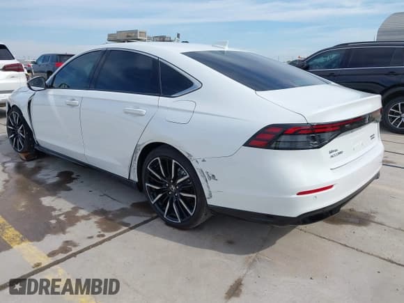 ✅ 2024 Honda Accord Touring • VIN: 1HGCY2F84RA067787 • Lot: 43327773. Wystawiony na IAAI z przebiegiem 7 305 mil. Bezpłatny archiwum sprzedaży aukcyjnych z USA i szczegółowy raport historii pojazdu na DreamBid. Zdjęcie 3.