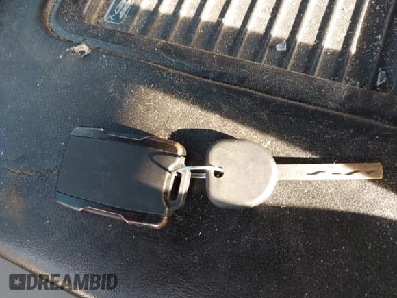 ✅ 2018 Chevrolet Silverado 1500 LT • VIN: 3GCUKREC2JG312840 • Lot: 42802551. Wystawiony na IAAI z przebiegiem 129 596 mil. Bezpłatny archiwum sprzedaży aukcyjnych z USA i szczegółowy raport historii pojazdu na DreamBid. Zdjęcie 11.