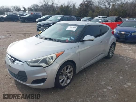 ✅ 2016 Hyundai Veloster • VIN: KMHTC6AD1GU269440 • Lot: 41682653. Wystawiony na IAAI z przebiegiem Nie podano. Bezpłatny archiwum sprzedaży aukcyjnych z USA i szczegółowy raport historii pojazdu na DreamBid. Zdjęcie 2.