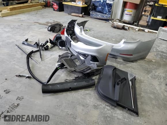 ✅ 2018 BMW 5 Series 530i xDrive • VIN: WBAJA7C52JG908246 • Lot: 91772105. Wystawiony na Copart z przebiegiem 85 149 mil. Bezpłatny archiwum sprzedaży aukcyjnych z USA i szczegółowy raport historii pojazdu na DreamBid. Zdjęcie 12.