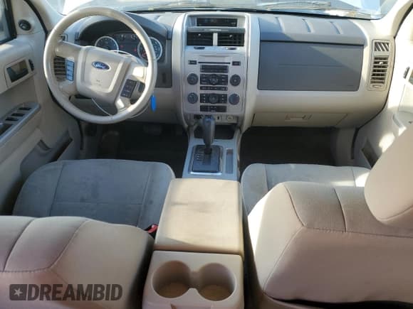 ✅ 2012 Ford Escape XLT • VIN: 1FMCU9D78CKC76542 • Lot: 92565035. Wystawiony na Copart z przebiegiem 158 091 mil. Bezpłatny archiwum sprzedaży aukcyjnych z USA i szczegółowy raport historii pojazdu na DreamBid. Zdjęcie 8.