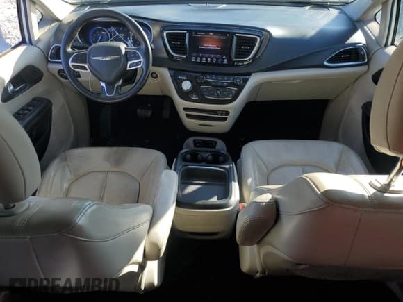 ✅ 2020 Chrysler Pacifica Touring L • VIN: 2C4RC1BG4LR103012 • Lot: 91020155. Wystawiony na Copart z przebiegiem 79 849 mil. Bezpłatny archiwum sprzedaży aukcyjnych z USA i szczegółowy raport historii pojazdu na DreamBid. Zdjęcie 8.